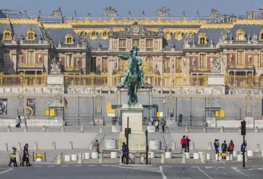 Versal sarayı altıncı dəfə təxliyə edildi