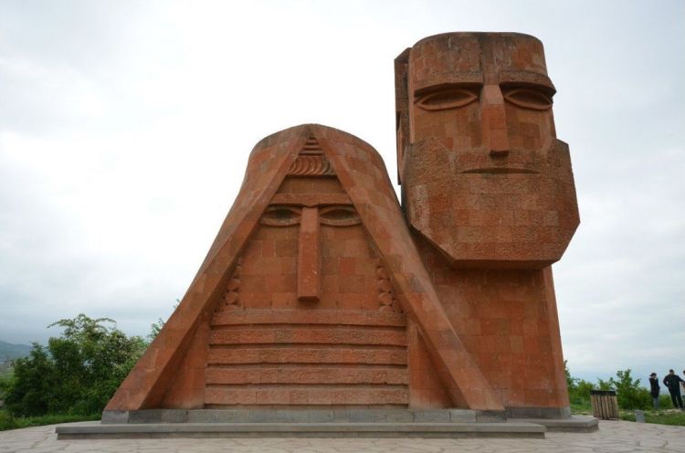Məşhur “Papik-tatik” abidəsinin “görünməyən tərəfi”