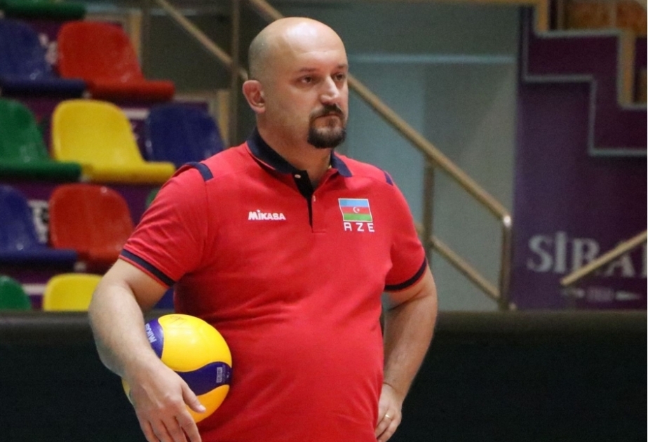 Millimiz baş məşqçi ilə yollarını ayırdı