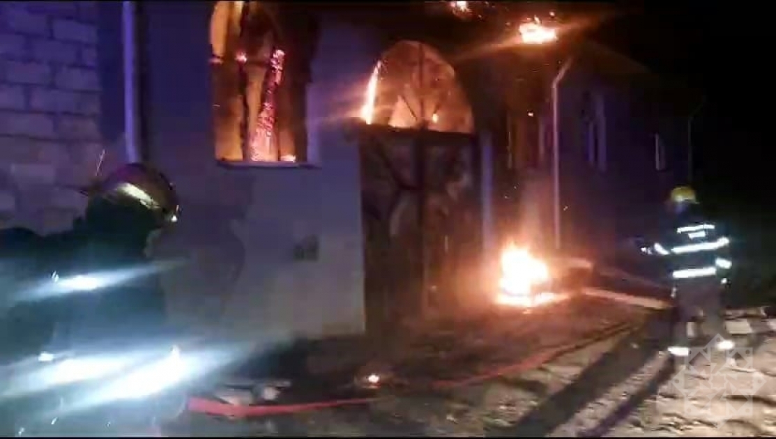 Şəmkirdə ev yandı - \