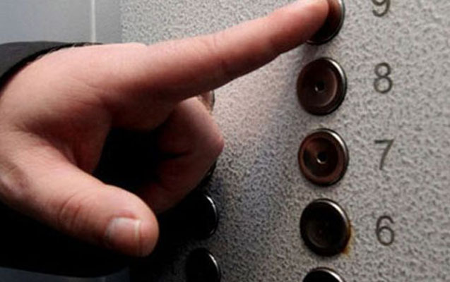 Bakıda 8 nəfər liftdə köməksiz qaldı