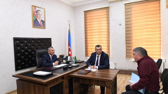 Komitə sədri vətəndaşların növbəti qəbulunu keçirib - FOTOLAR