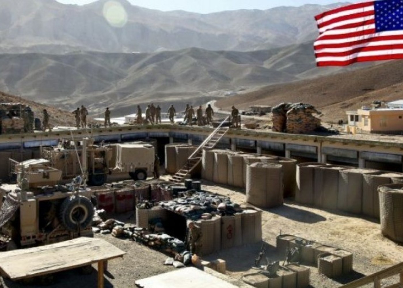 İraqdakı ABŞ hərbi bazası raket atəşinə tutuldu