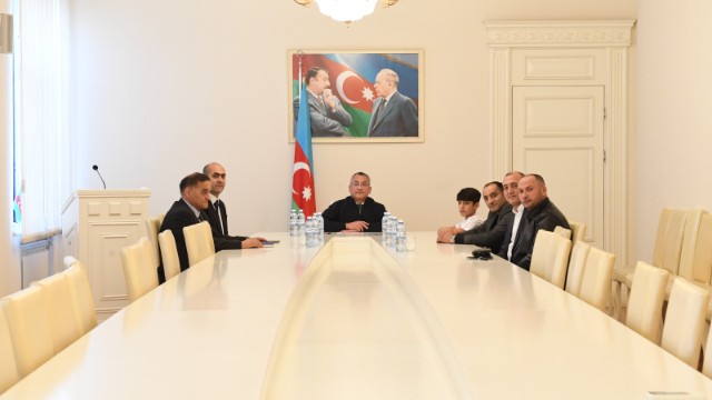 Komitə sədri dünya çempionu olmuş yeniyetmələrlə görüşdü - FOTOLAR