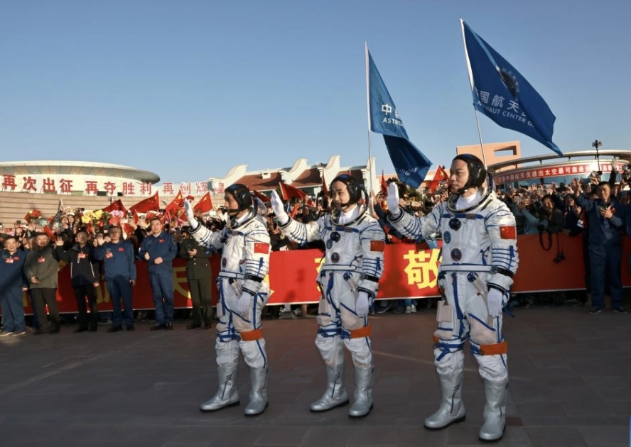 Çin növbəti astronavtları kosmosa göndərdi