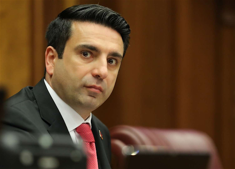 Simonyan erməni jurnalisti susdurdu: “Artsax sənin vətənindir?!”