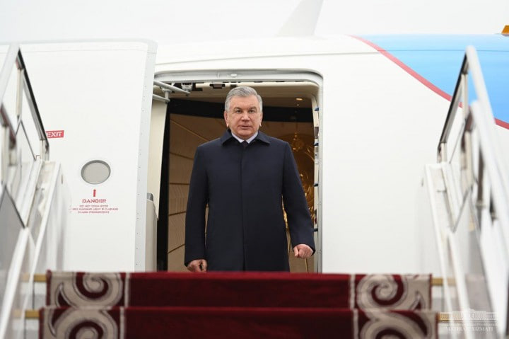 Mirziyoyev Makronu yola salıb Astanaya getdi