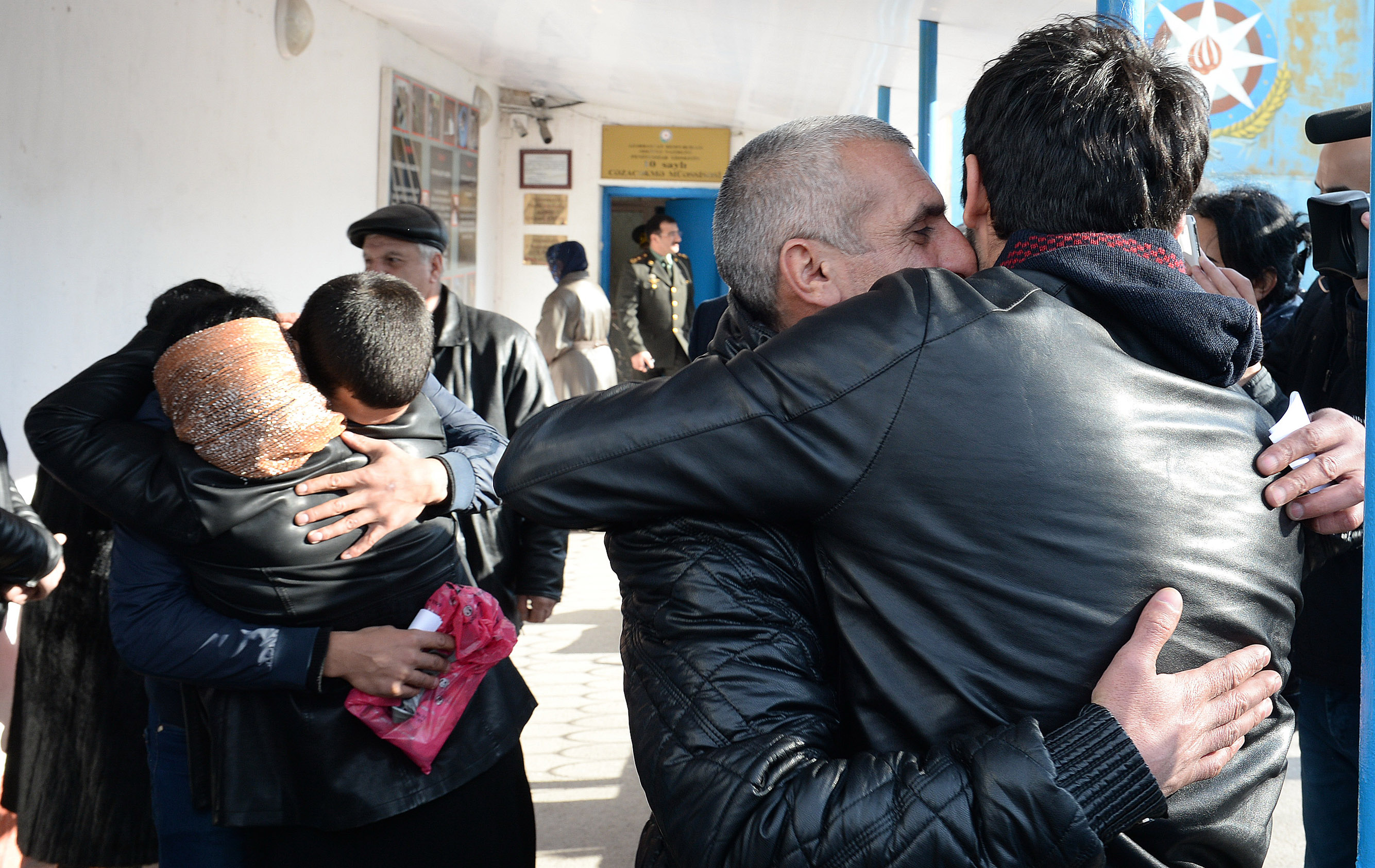İdarə rəisi məhbuslara məzuniyyət verilməsindən danışdı
