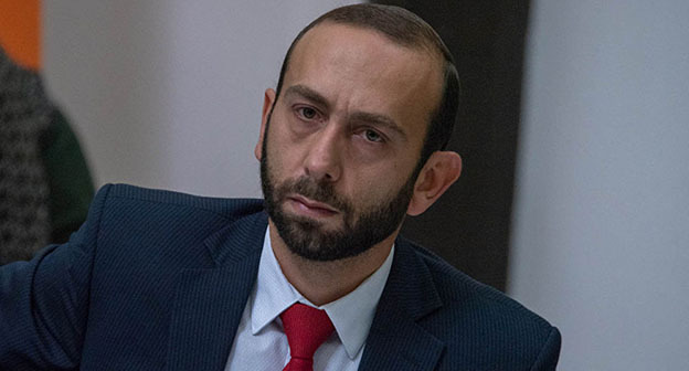 Daha çox silah alarıq, amma problemimiz var - Mirzoyan