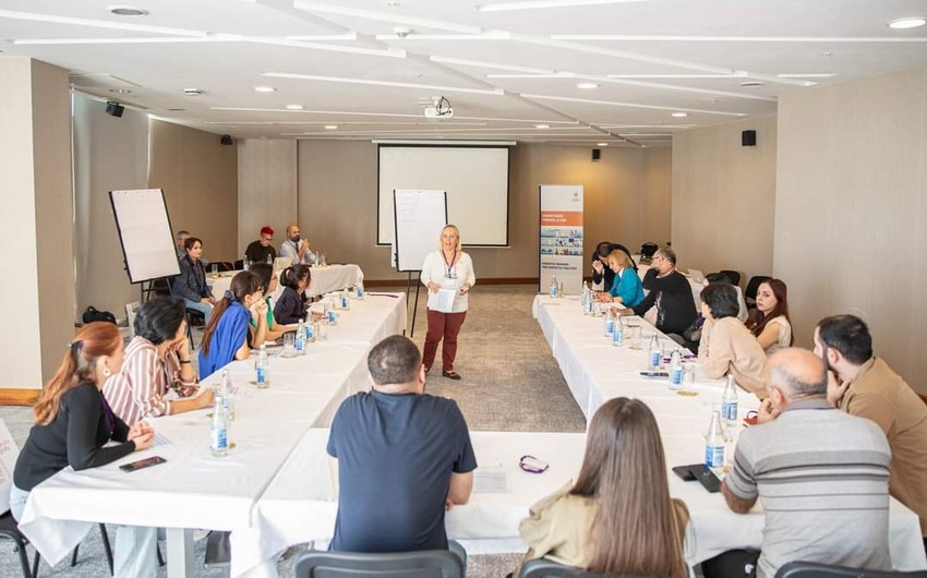 BQXK jurnalistlər üçün seminar keçirdi