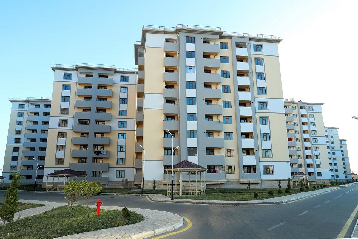 Keçmiş məcburi köçkünlər üçün tikilmiş binalar ucuz qiymətə satılır