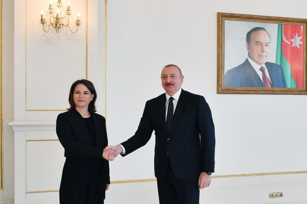 Prezident alman nazirlə sülhdən danışdı