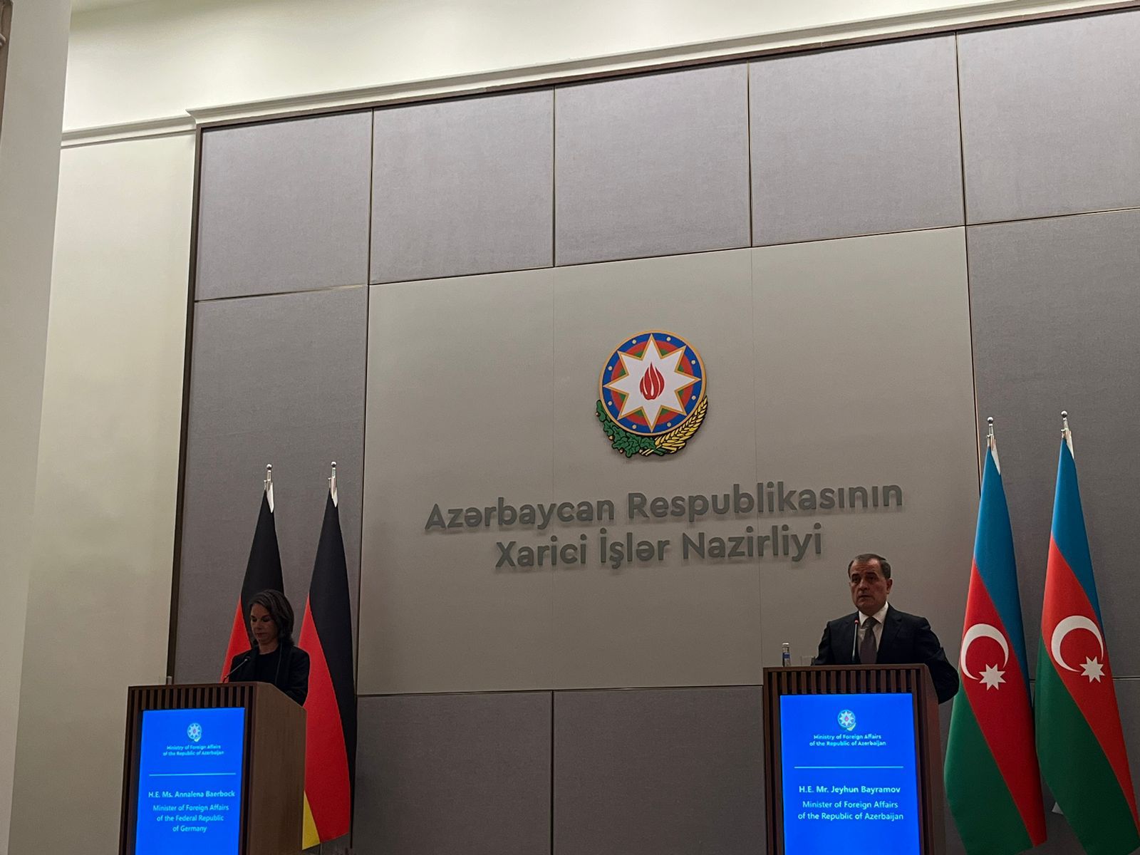 XİN başçıları mətbuat konfransı keçirdi