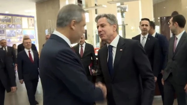 Fidan Blinkenin onu qucaqlamasına icazə vermədi - VİDEO