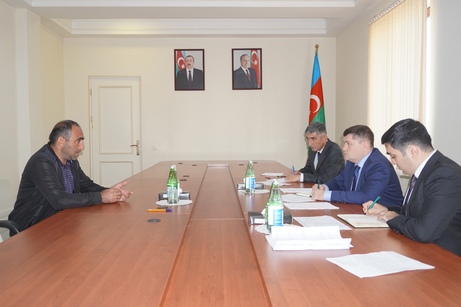 İlham Süleymanov Neftçalada vətəndaşları qəbul edib