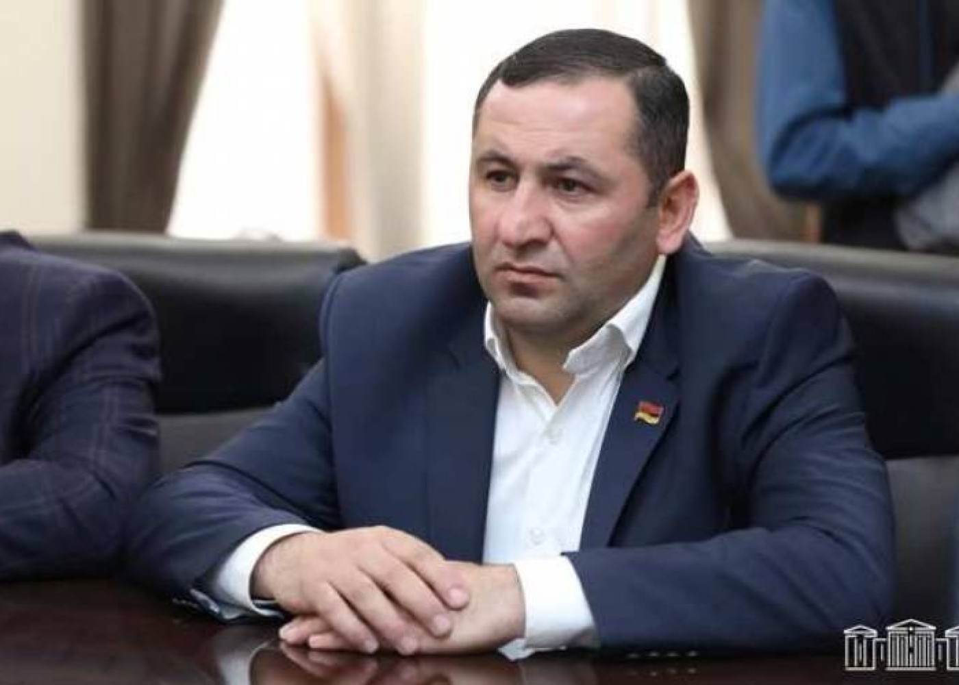 Ermənistanda deputat qəfildən öldü