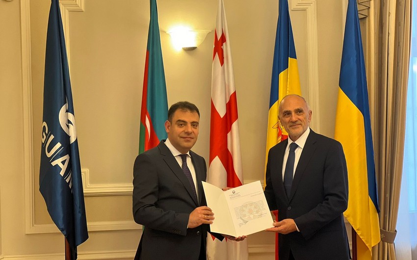 Azərbaycan nümayəndəsi etimadnaməsini GUAM-ın Baş katibinə təqdim etdi