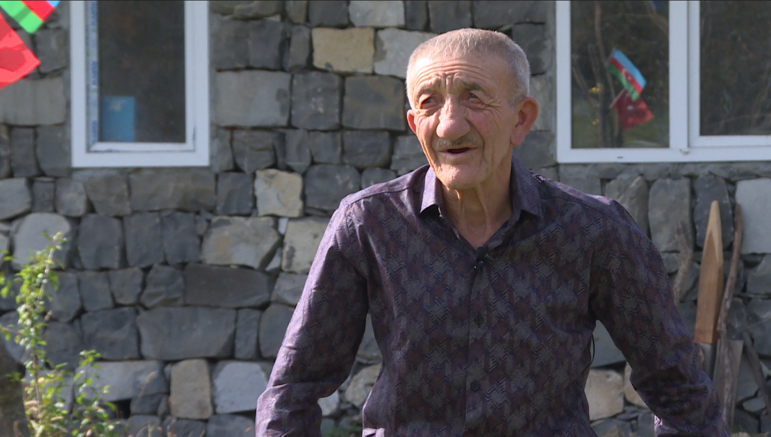 Pensiyasını orduya ianə edən Hikmət baba 70 yaşını Şuşada qeyd edib - FOTO