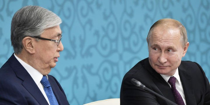 Putin yenə Tokayevin atasının adını səhv dedi