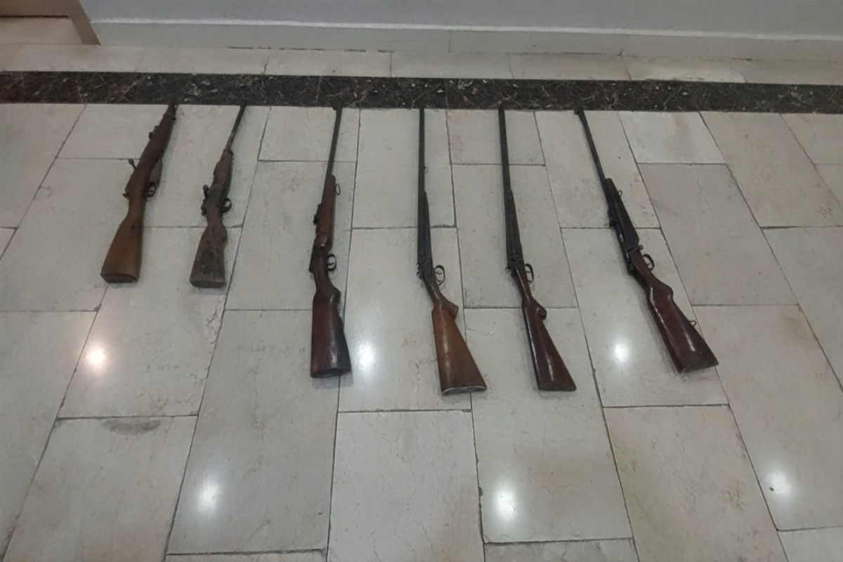 Sakinlər ov silahlarını polisə könüllü təhvil verdilər