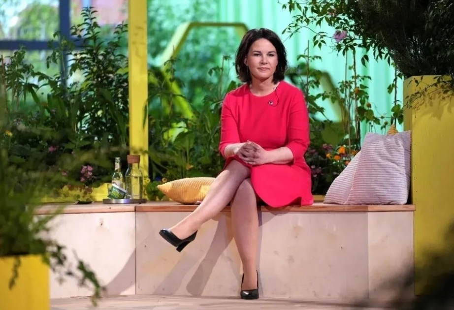 Bu nazir vizajistə külli miqdarda pul xərcləyir