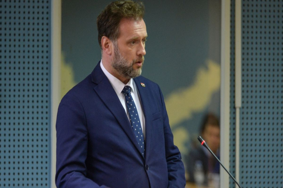 Qəza törətdiyinə görə nazir işdən çıxarıldı 