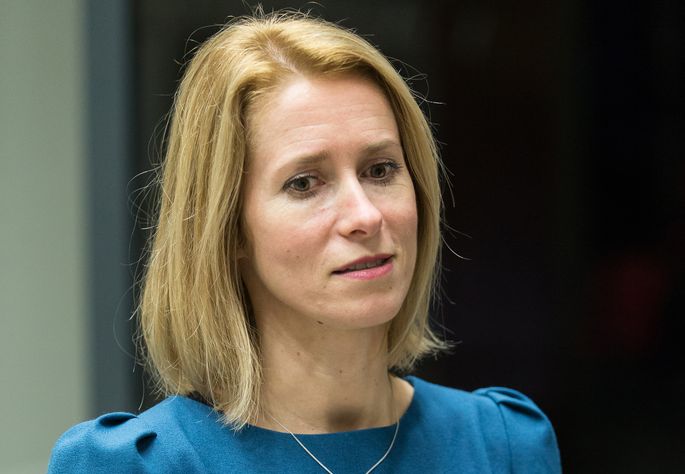 Baş nazir müəllimlərdən ÜZR İSTƏDİ