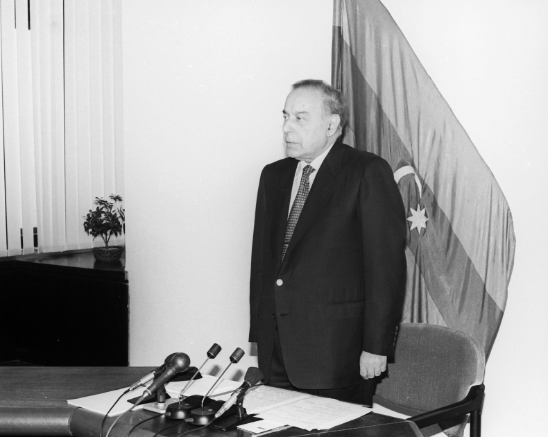 Azərbaycan Konstitusiyasını hazırlayan 35 nəfər kim idi... - SİYAHI