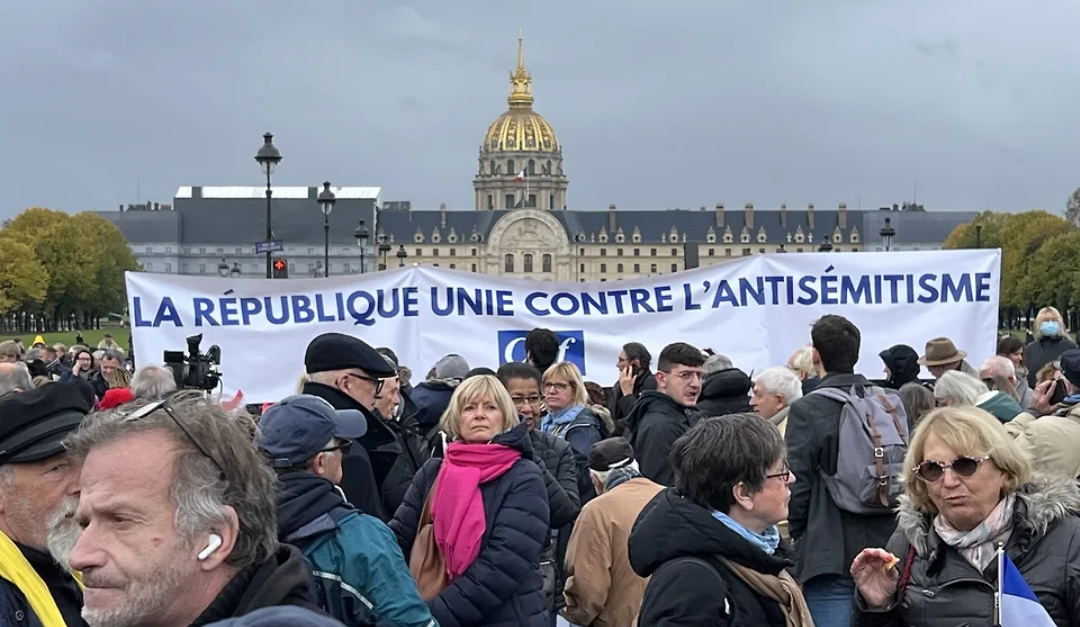 180 mindən çox insan yürüşə çıxdı
