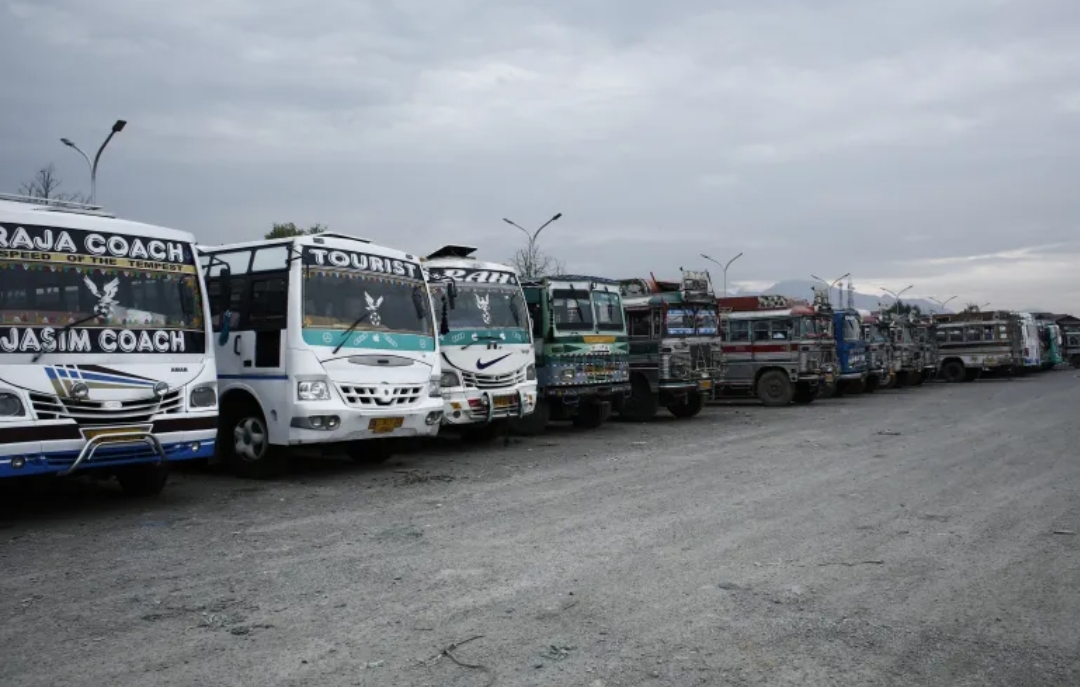 Avtobus dərəyə aşdı - 30 nəfər öldü 