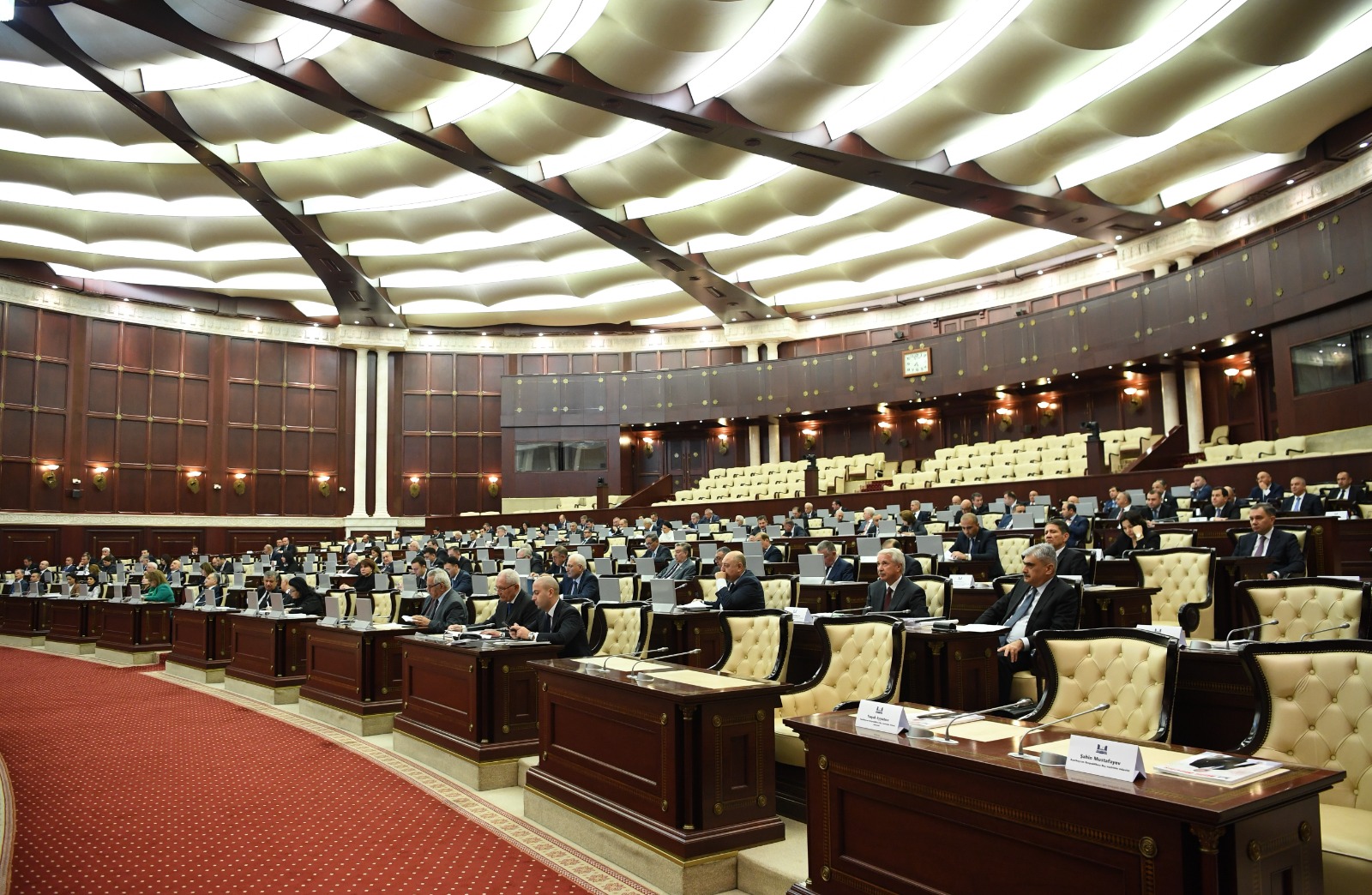 3 günlük büdcə müzakirələri: VİP salon, işsizlik, 80 manat...
