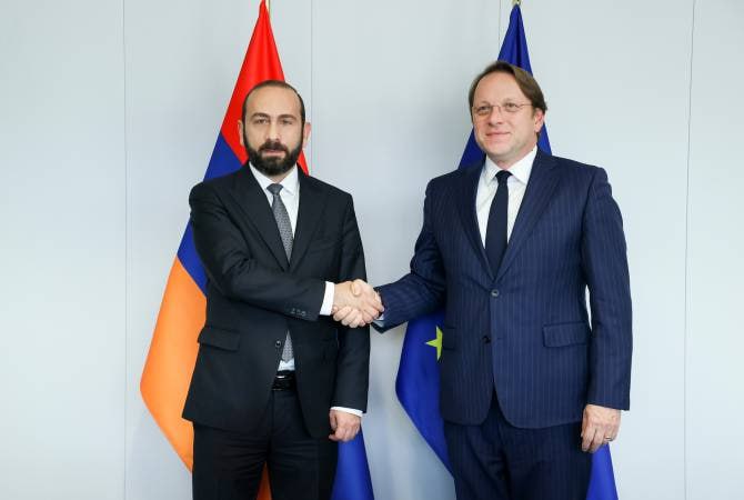 Mirzoyan avrokomissarla Azərbaycandan DANIŞDI
