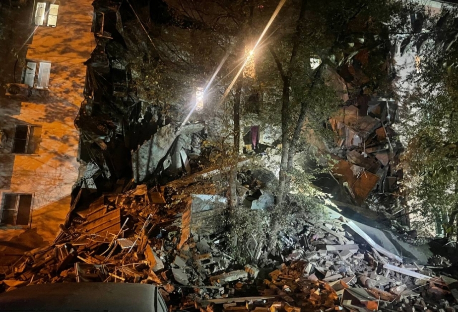 Beşmərtəbəli bina uçdu - 213 nəfər təxliyə olundu 