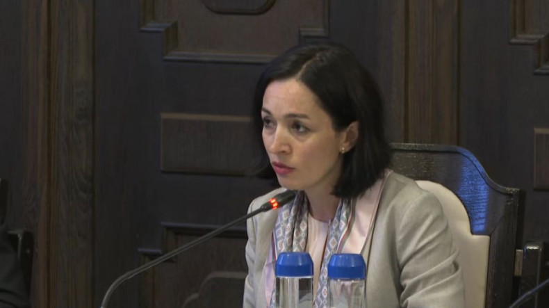 Ermənistanda da müəllimlər attestasiyadan keçir - Nazir vədlər verdi