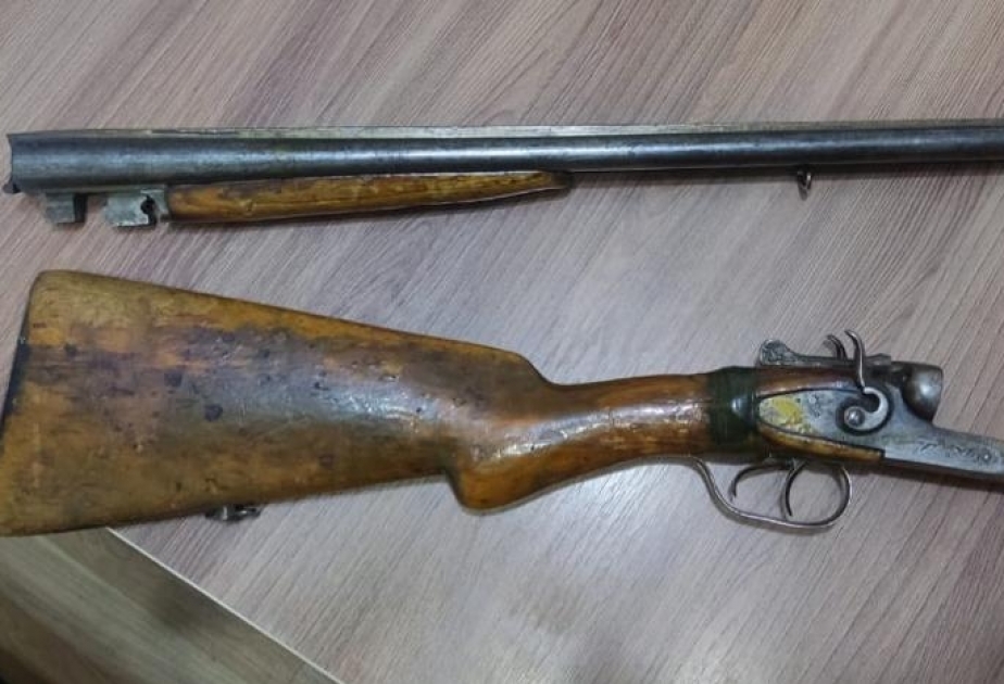 Tüfəngini könüllü şəkildə polisə verdi 