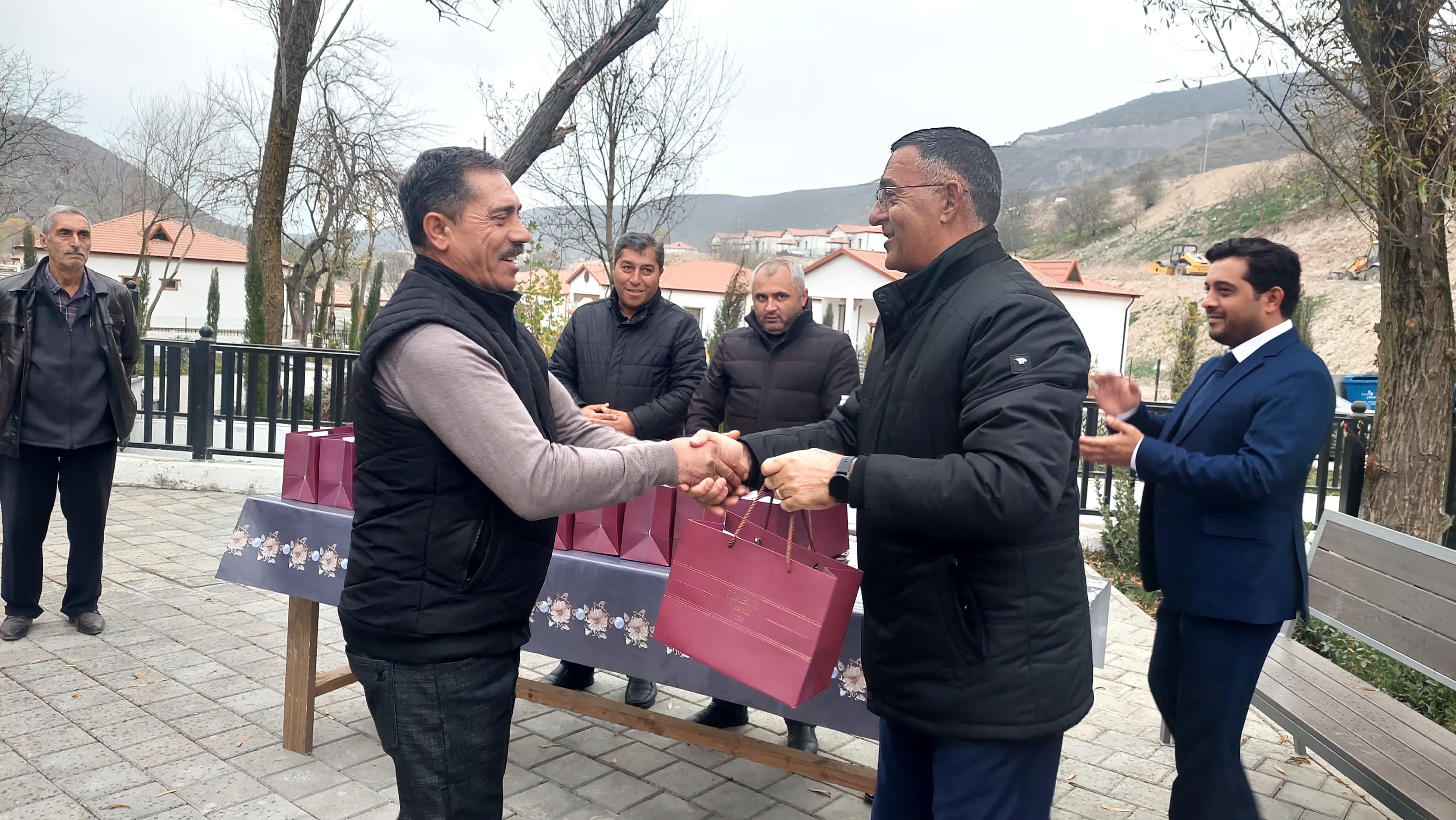 Zabuxa köçürülən ailələrə mənzillərinin açarları verildi