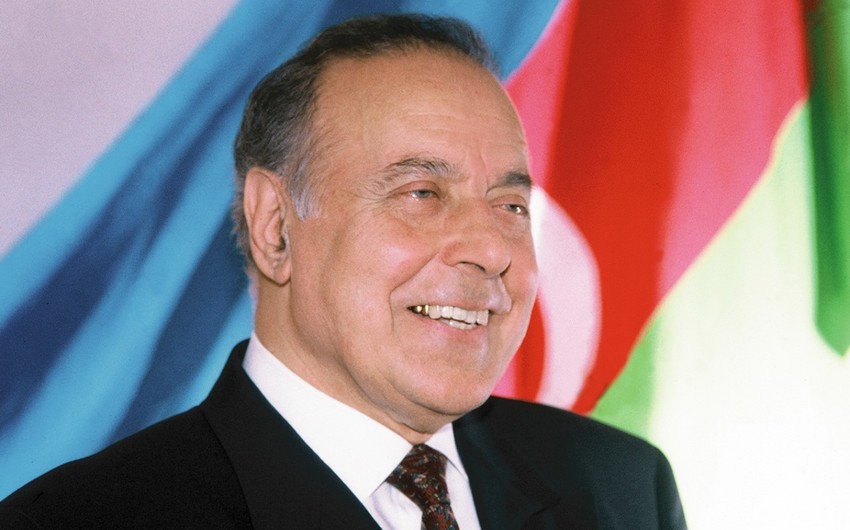 Boşnak tarixçi Heydər Əliyev haqqında kitab yazdı