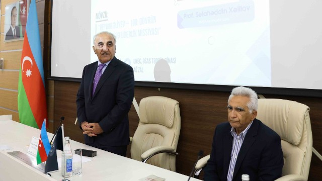 UNEC-də Heydər Əliyev dövrünün fəlsəfəsi və liderlik missiyasına həsr olunan tədbir keçirilib - FOTOLAR