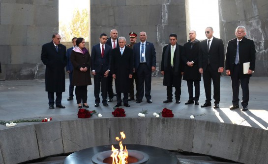 İraq prezidenti qondarma “erməni soyqırımı abisədi”ni ziyarət etdi