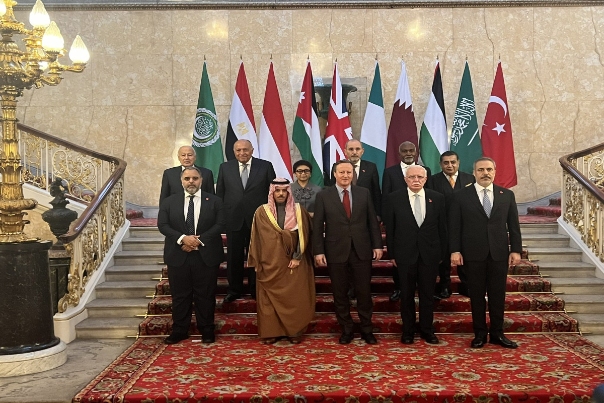 Ərəb-İslam Nazirlər Komitəsinin XİN rəhbərləri Devid Kemeron ilə görüşdü