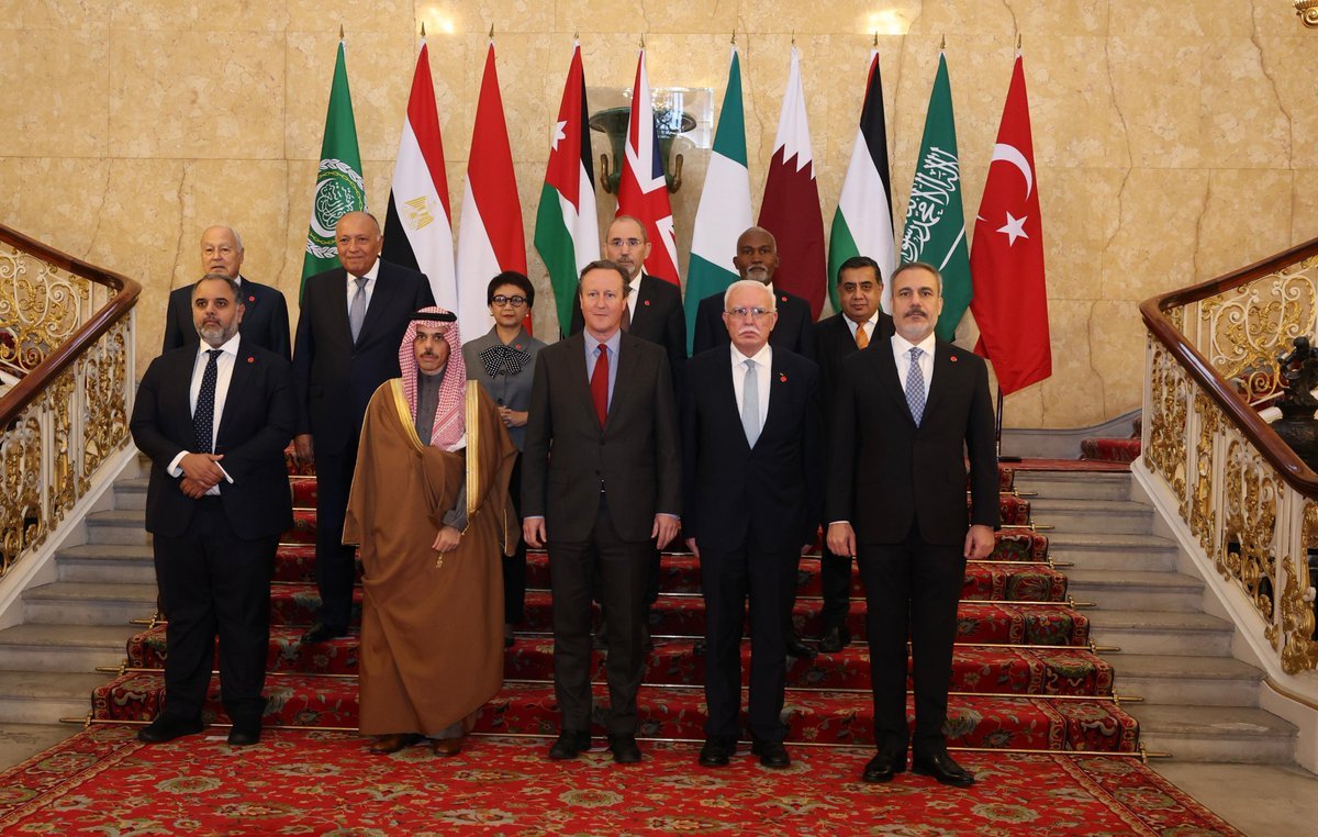 Hakan Fidan Londonda həmkarı ilə görüşdü 