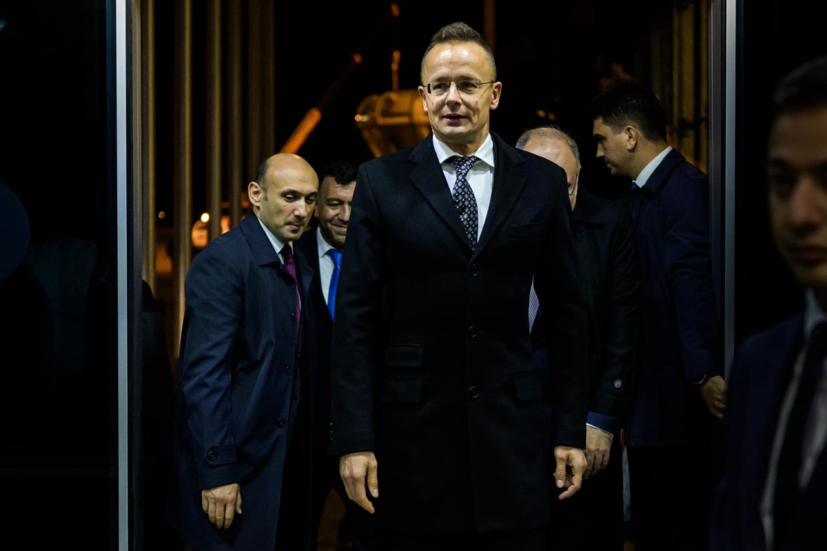Macarıstanın XİN başçısı Azərbaycana gəldi