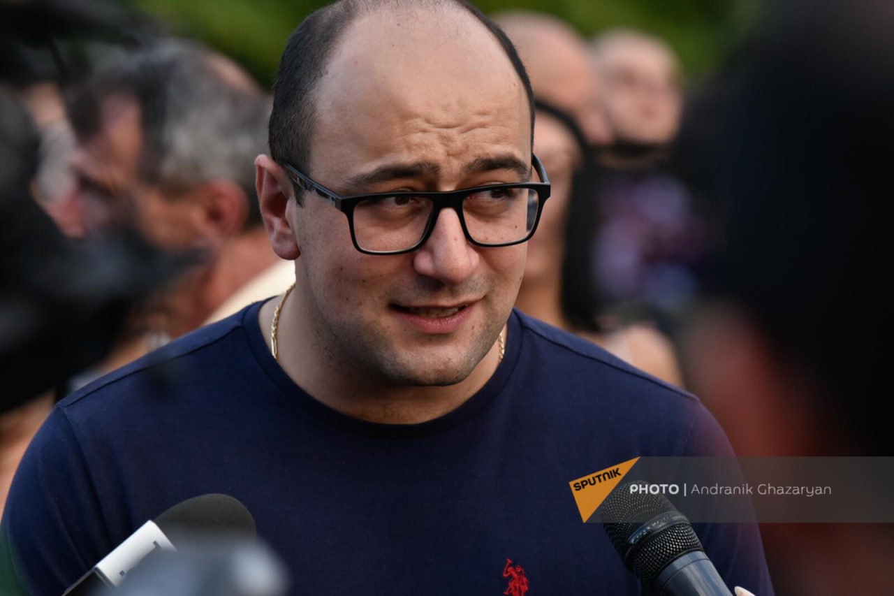 Ermənistanda müxalifət lideri istintaqda dindirilib