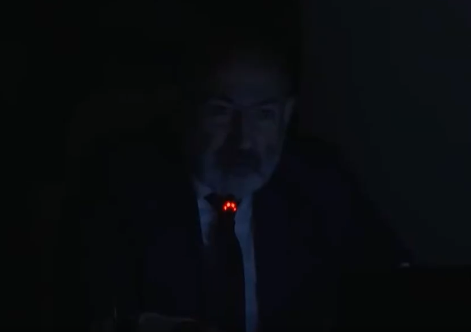 Paşinyanın çıxışı zamanı işıqlar söndü - Anbaan video