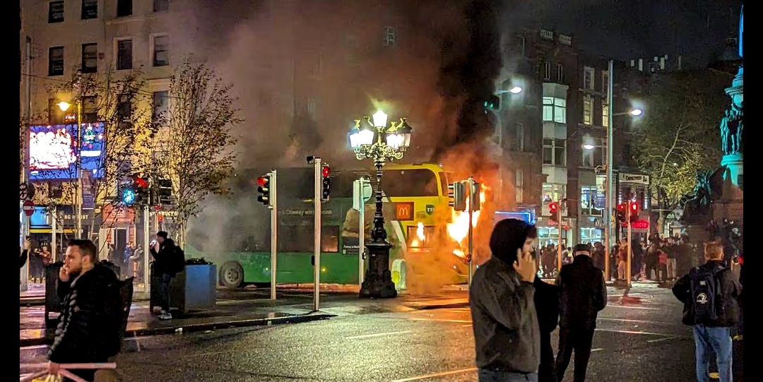 Məktəblilərə bıçaqla hücum edildi - Yaralılar var