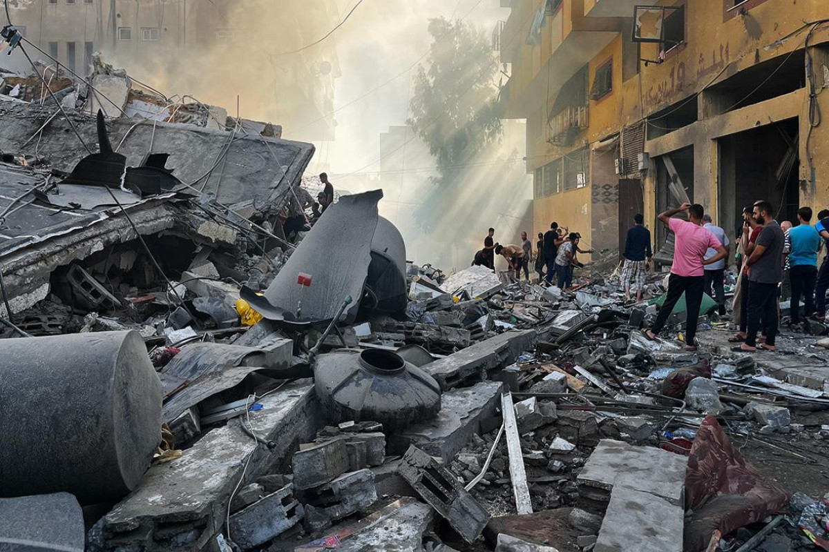 Qəzzada məktəb vuruldu - 30 nəfər öldü