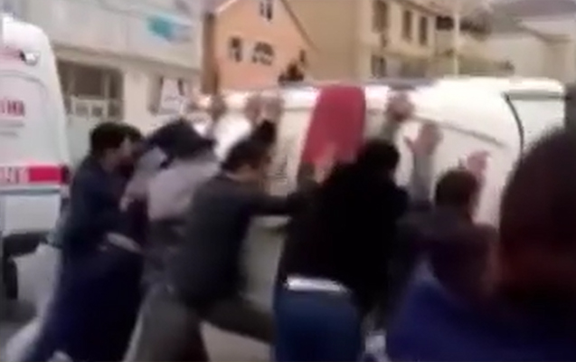 Xırdalanda təcili yardım maşını aşdı - VİDEO