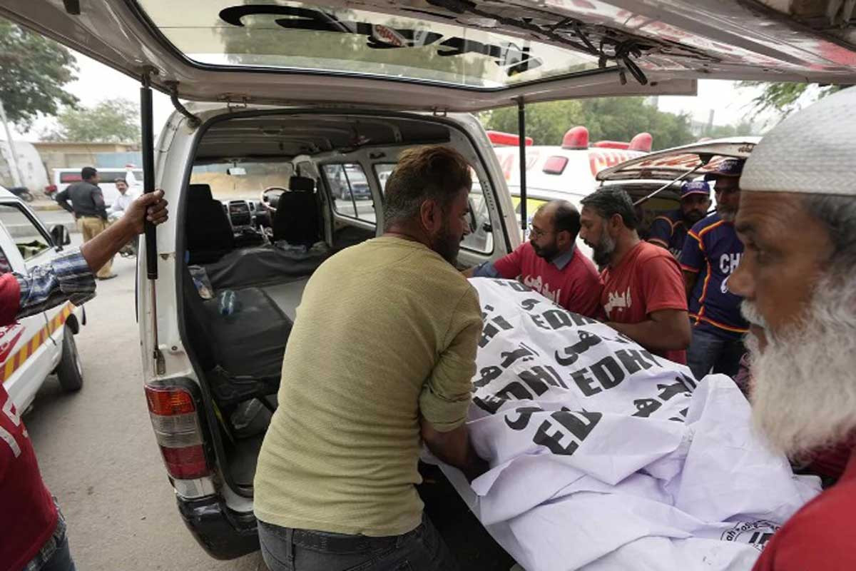 Pakistanda ticarət mərkəzində yanğın - 10 nəfər öldü