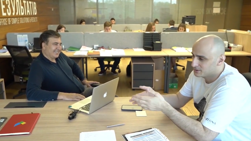 Saakaşvilinin partiyasının sabiq sədri istefa verdi - Daha üzv deyil