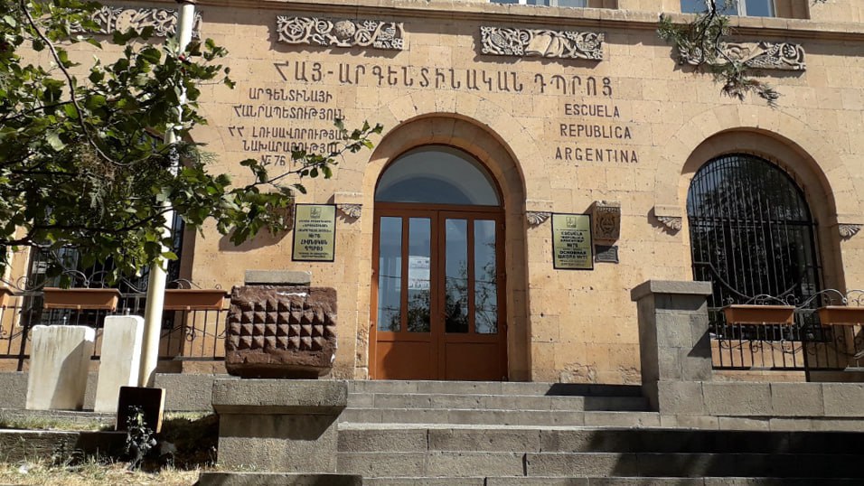 İrəvanda məktəbdə bomba HƏYƏCANI